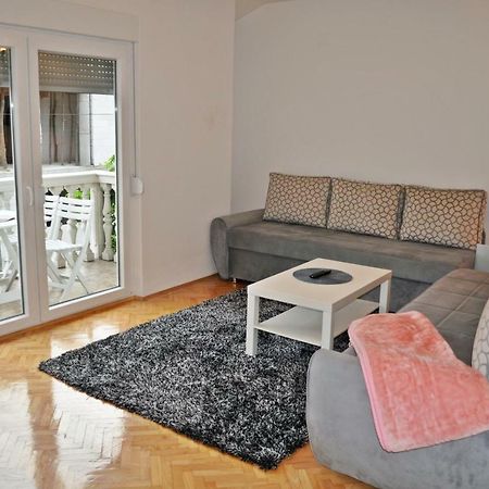 Appartement Apartman Dina à Tuzla Extérieur photo
