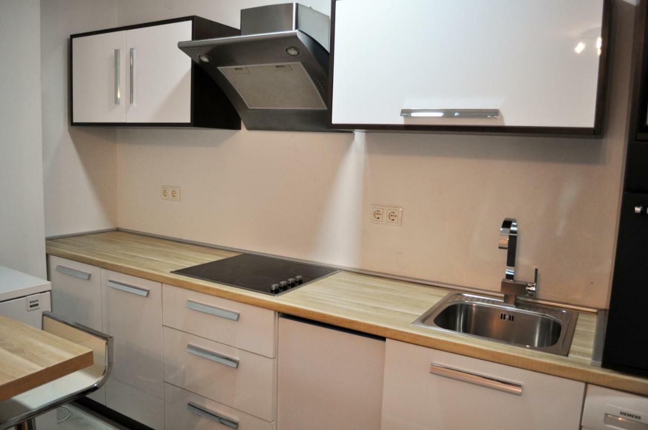 Appartement Apartman Dina à Tuzla Extérieur photo
