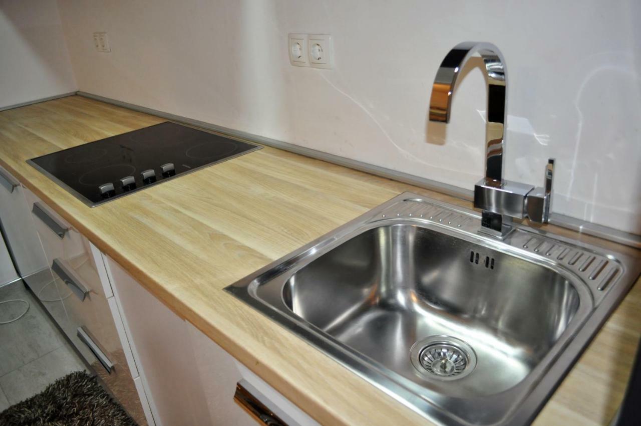 Appartement Apartman Dina à Tuzla Extérieur photo