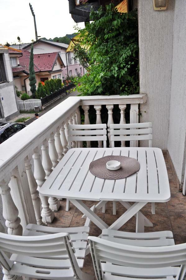 Appartement Apartman Dina à Tuzla Extérieur photo