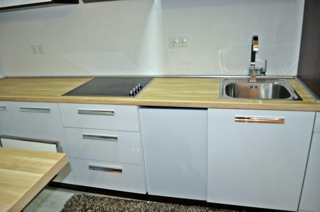 Appartement Apartman Dina à Tuzla Extérieur photo