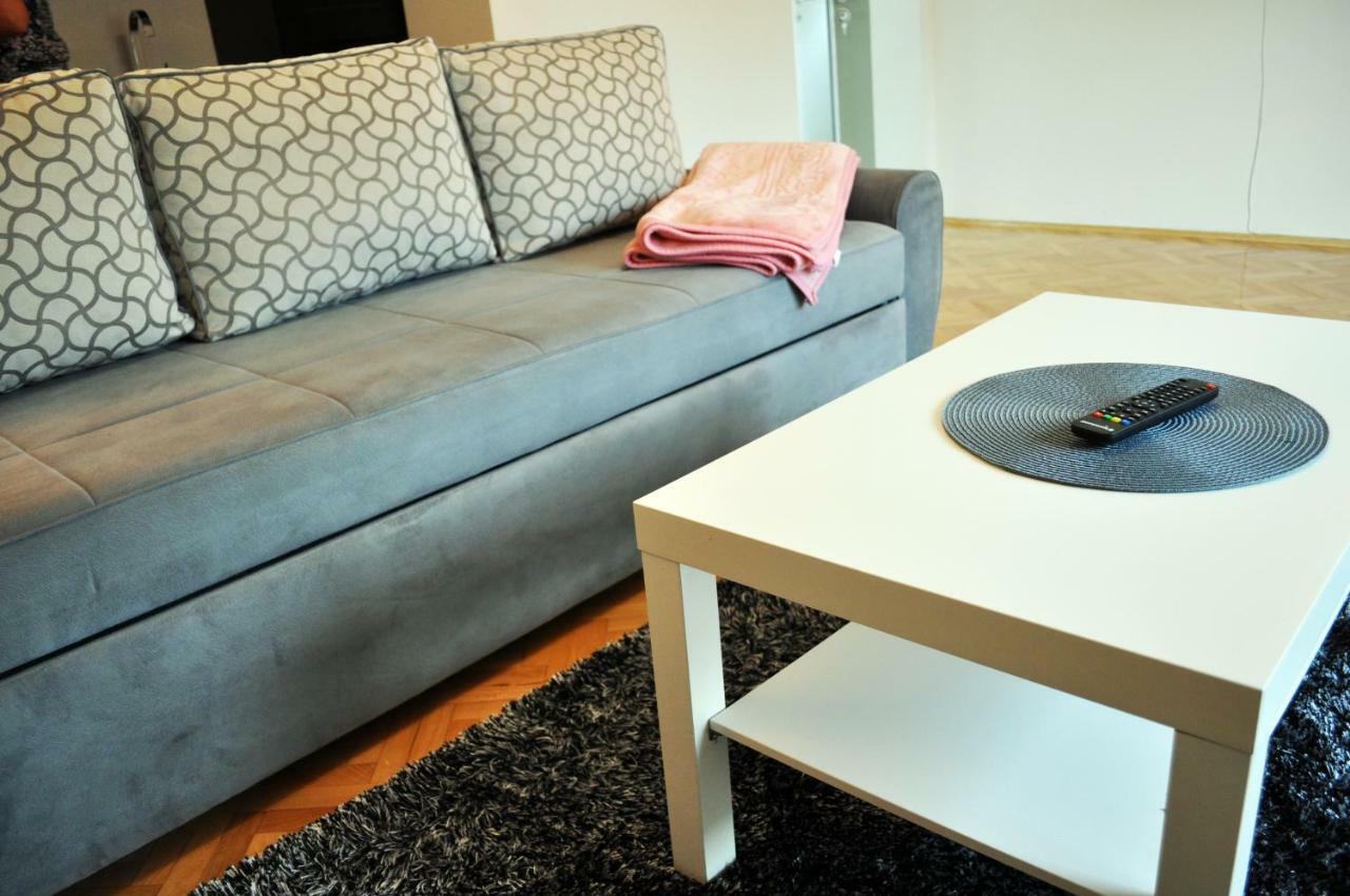 Appartement Apartman Dina à Tuzla Extérieur photo