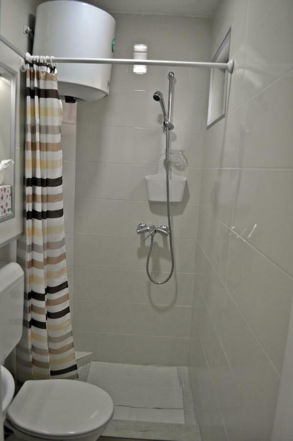 Appartement Apartman Dina à Tuzla Extérieur photo