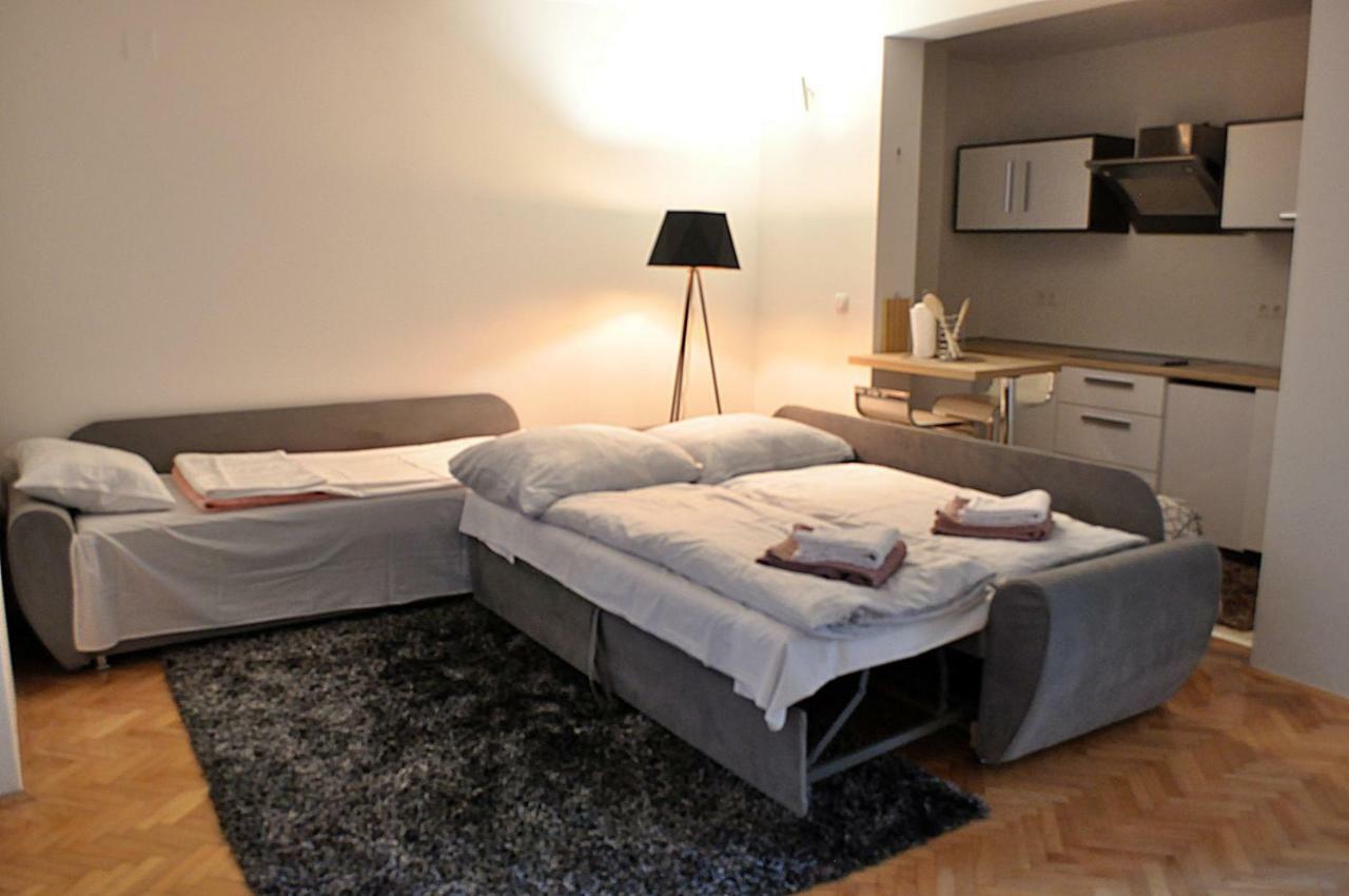Appartement Apartman Dina à Tuzla Extérieur photo