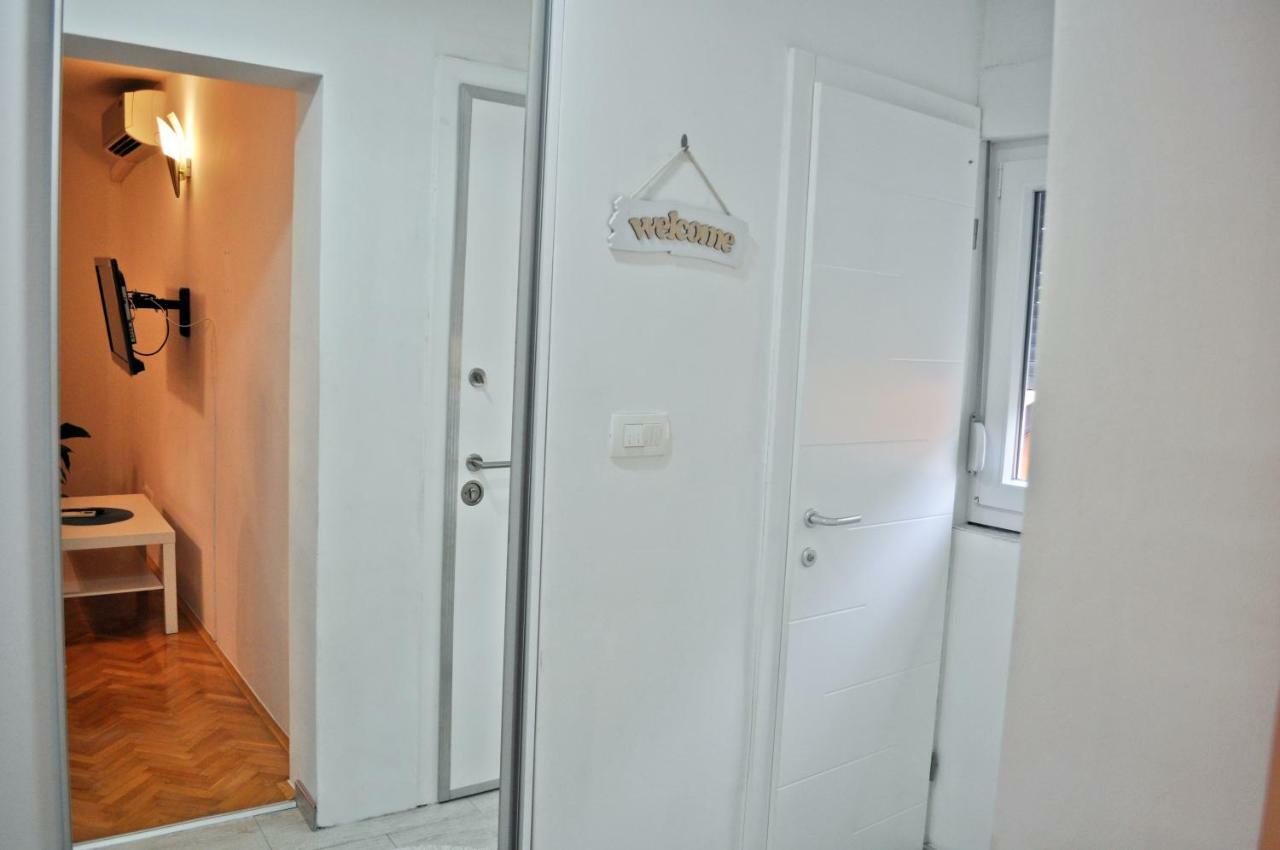 Appartement Apartman Dina à Tuzla Extérieur photo
