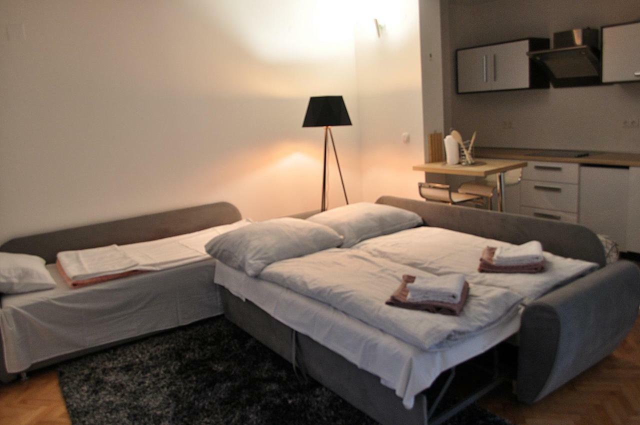 Appartement Apartman Dina à Tuzla Extérieur photo