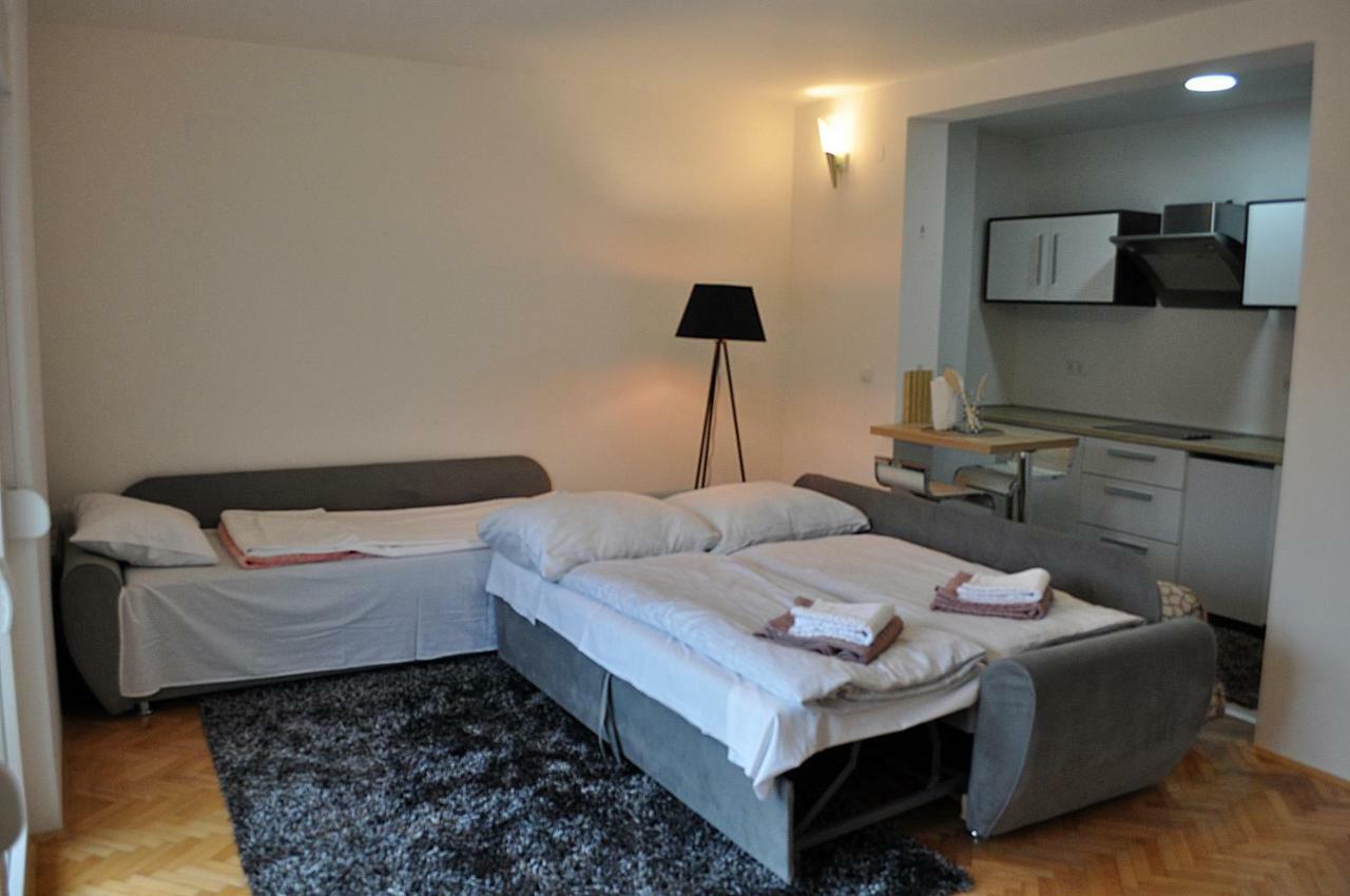 Appartement Apartman Dina à Tuzla Extérieur photo
