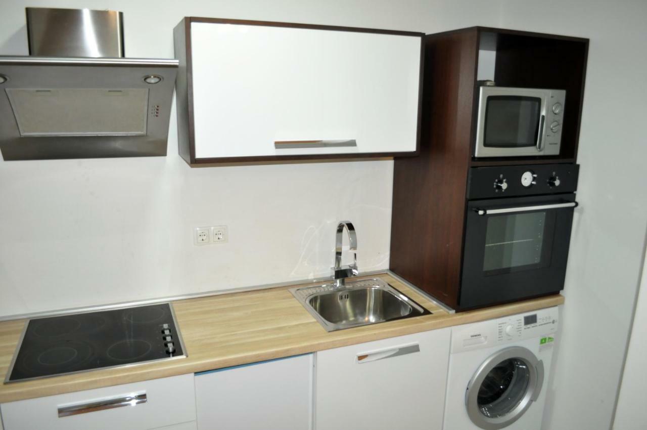 Appartement Apartman Dina à Tuzla Extérieur photo