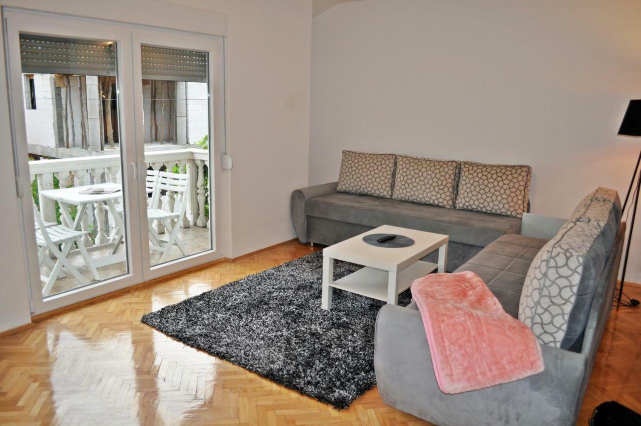 Appartement Apartman Dina à Tuzla Extérieur photo