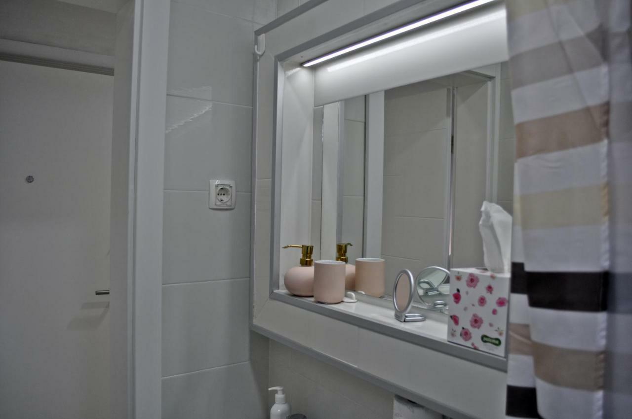 Appartement Apartman Dina à Tuzla Extérieur photo