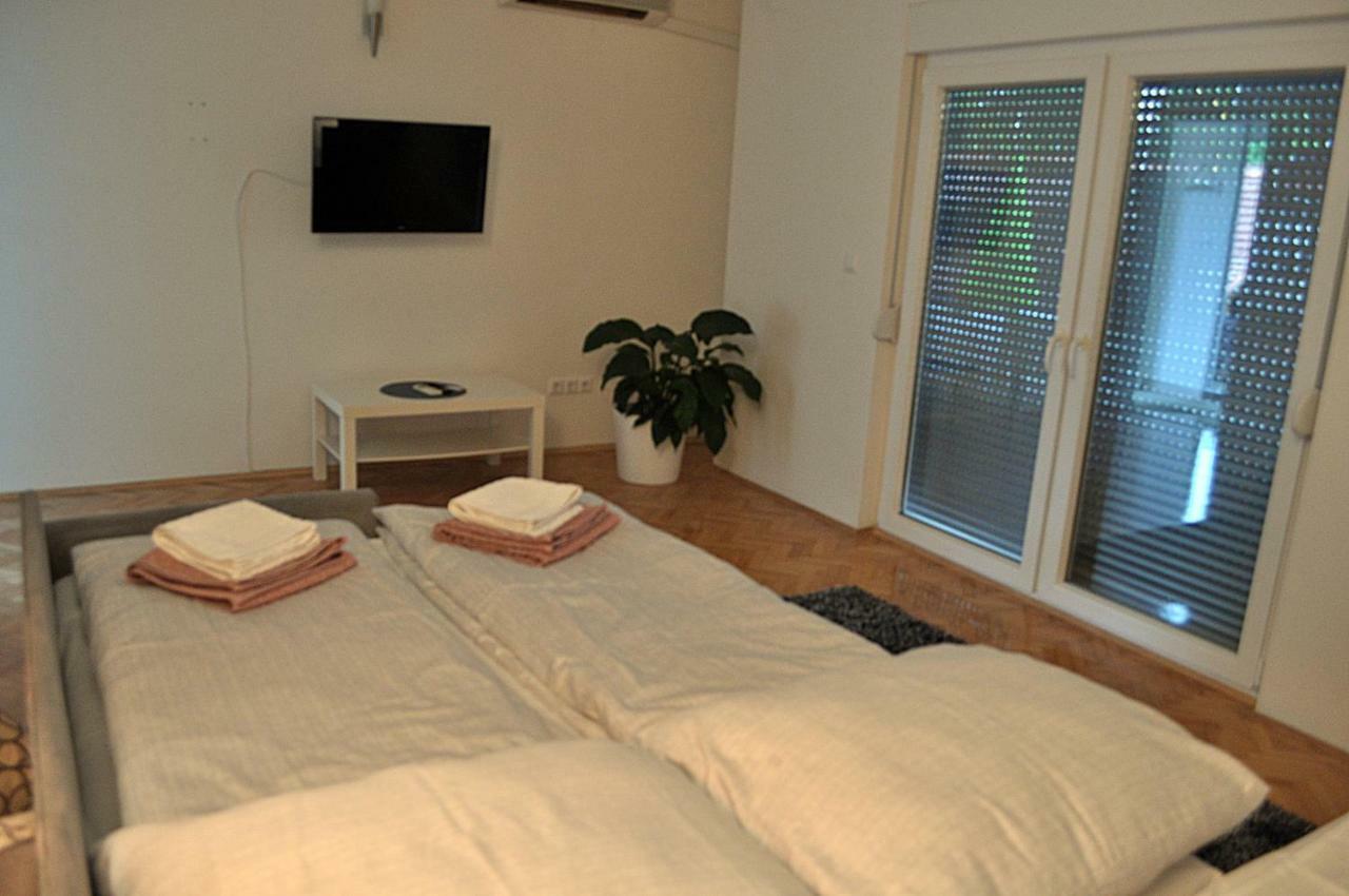 Appartement Apartman Dina à Tuzla Extérieur photo