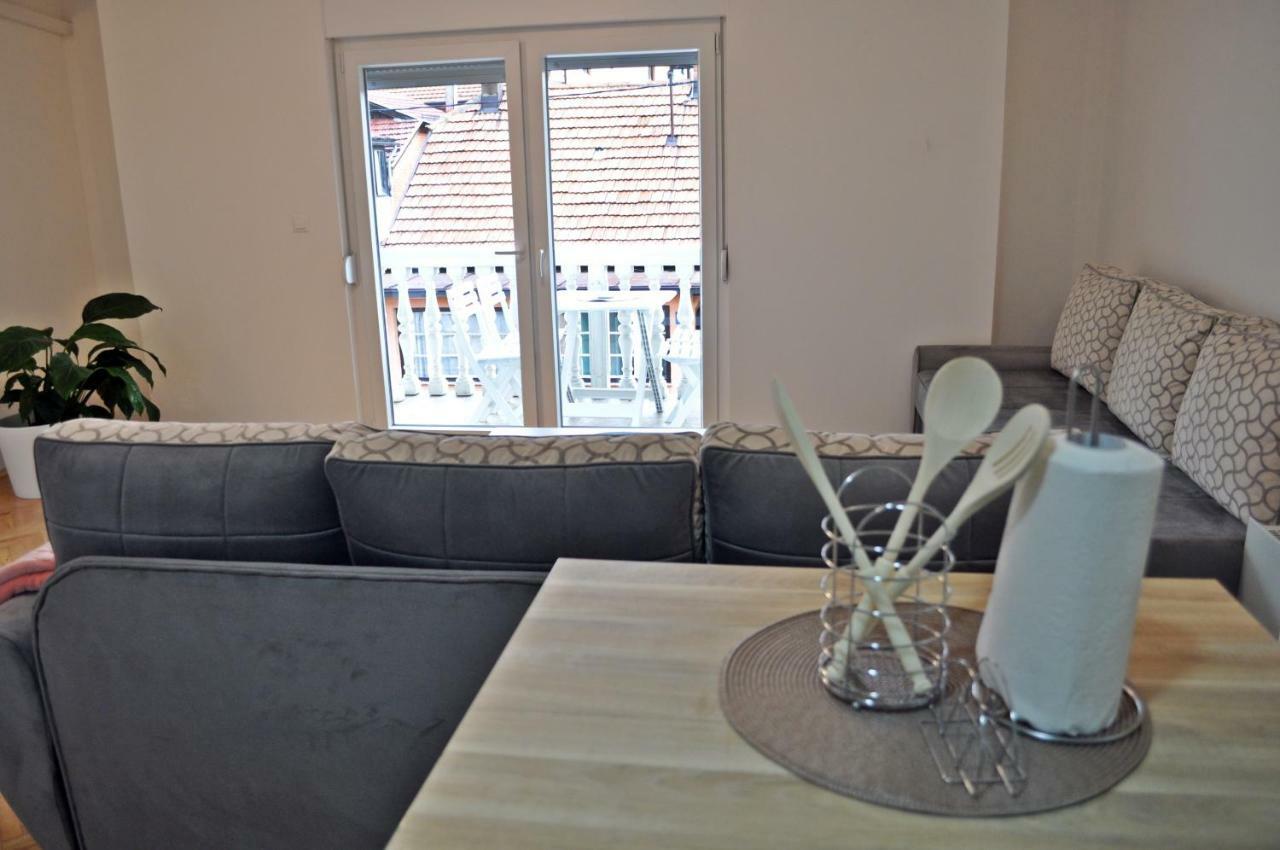 Appartement Apartman Dina à Tuzla Extérieur photo