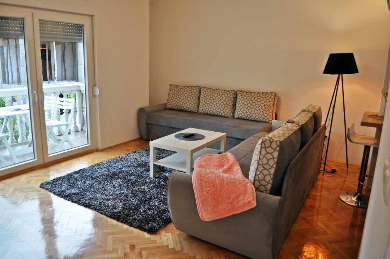Appartement Apartman Dina à Tuzla Extérieur photo