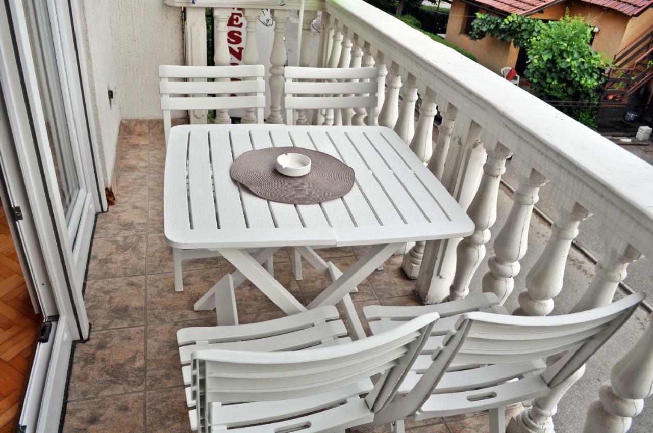 Appartement Apartman Dina à Tuzla Extérieur photo