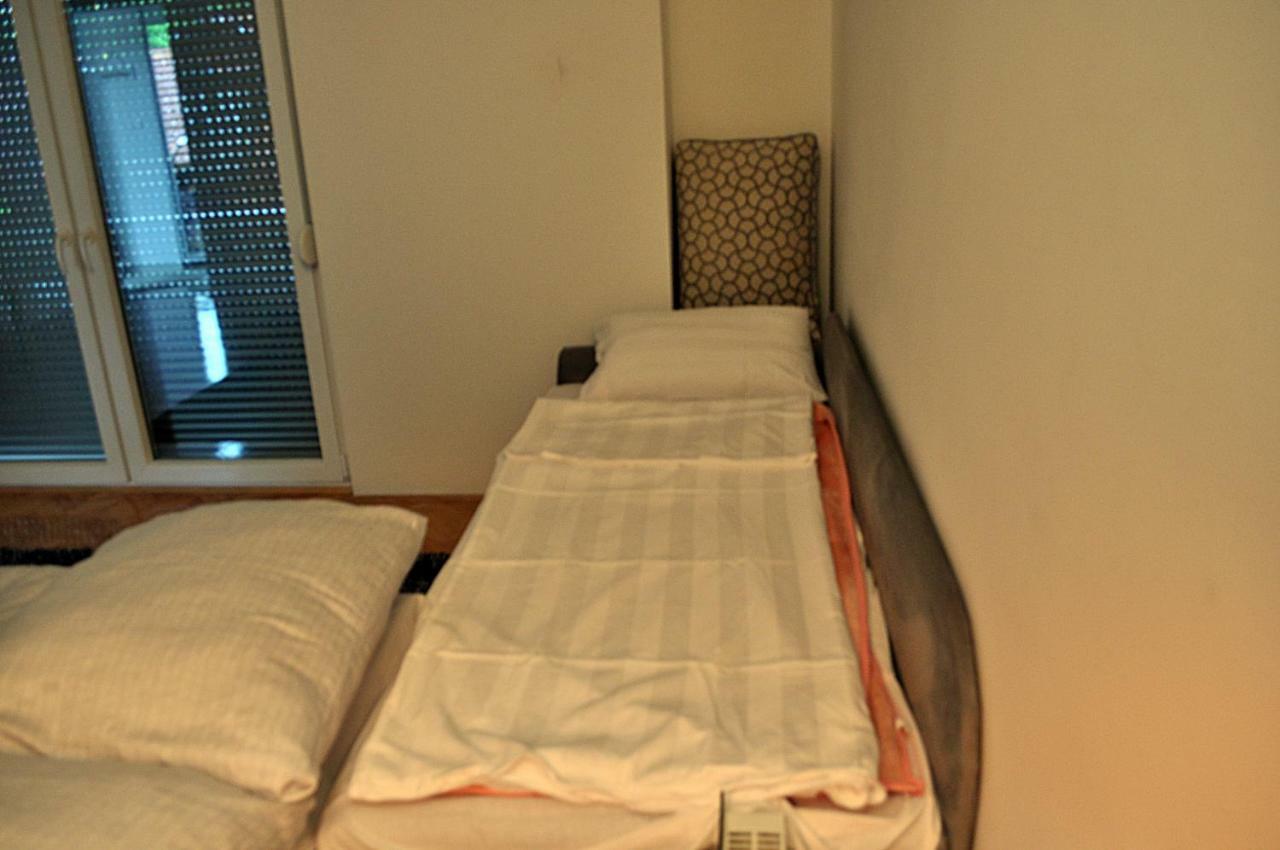 Appartement Apartman Dina à Tuzla Extérieur photo
