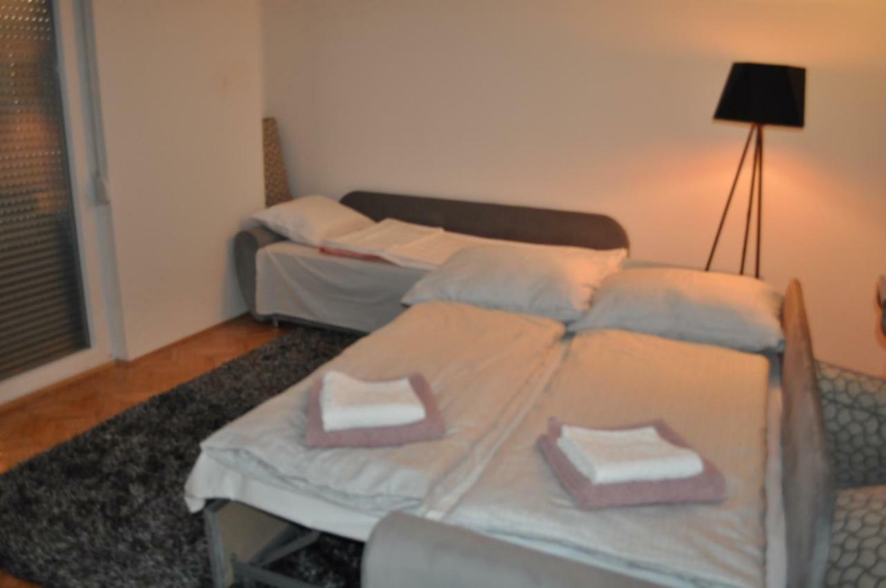 Appartement Apartman Dina à Tuzla Extérieur photo
